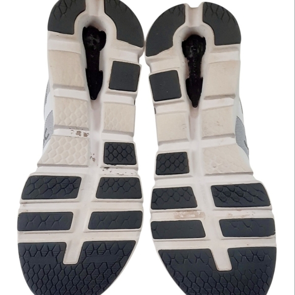 On Cloudrunner Womens Size 9.5 White Gray Running Sneakers Shoes Comfort Shoes - Picture 5 of 5